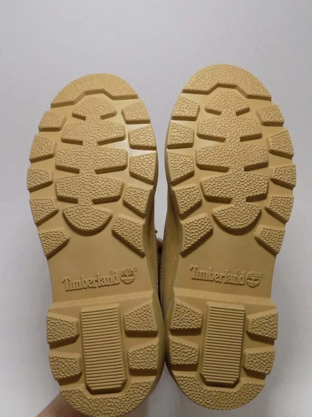 Timberland Classic 6 Inch Waterproof Classic Boot Big Kids- Size 4- New